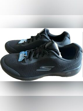 Skechers performance lightweight shoes. NWT. Machine washable. Women’s size 8.5